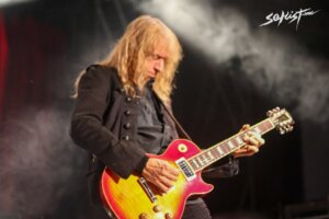 SAXON (9)