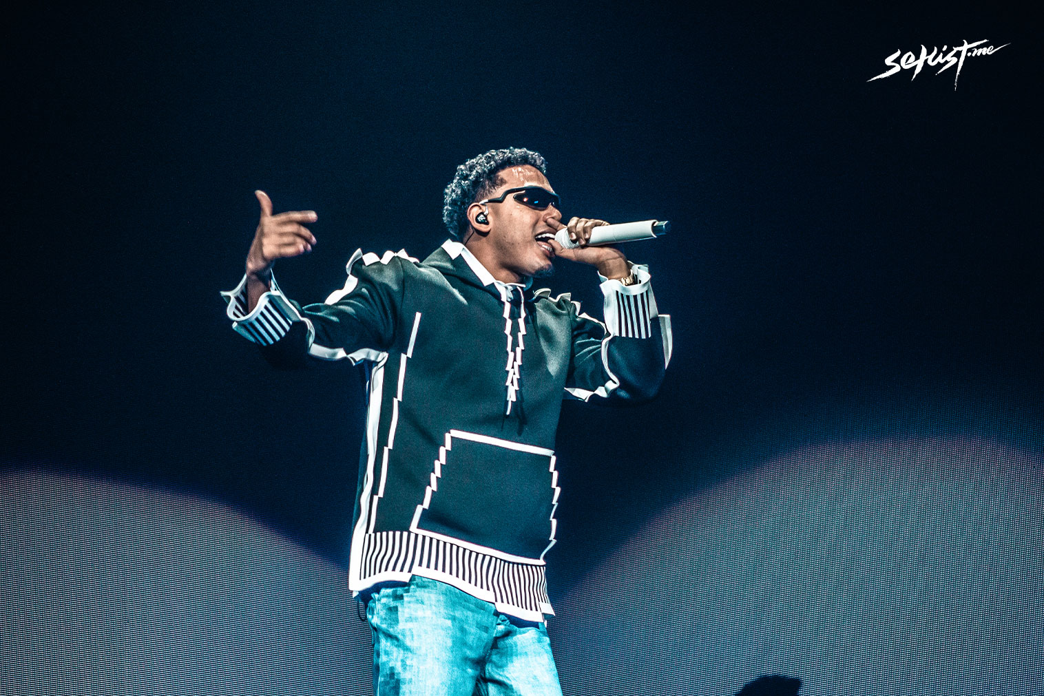 Myke Towers Deslumbra en su Debut en Guadalajara